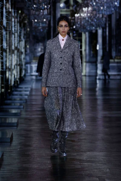 Look 12